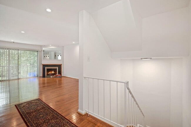 Building Photo - 10400 Parthenon Ct