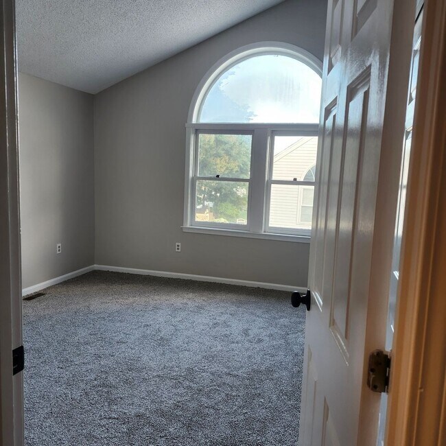 Building Photo - 6 Pine Grove Ave