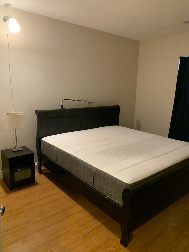 Building Photo - 281 Camphor Pl