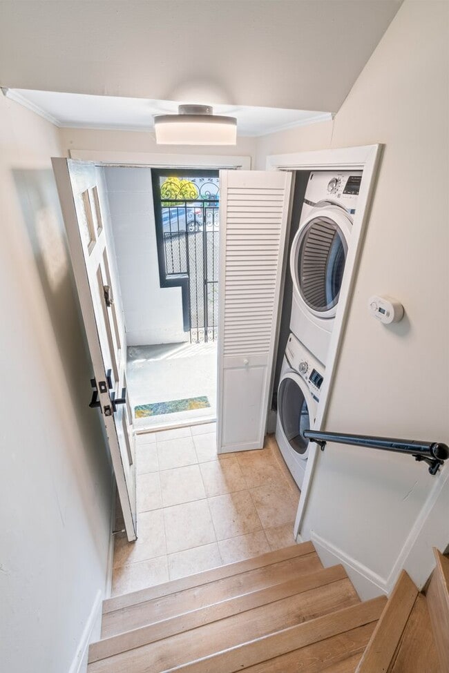 Building Photo - Cute, Comfortable and Convenient Apartment...