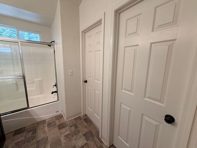 Building Photo - NW Reno Two Story - Beautiful Finishes with Mountain Views