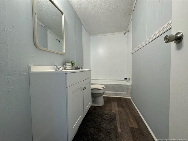 Building Photo - 511 Inverary Dr