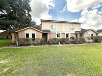 Building Photo - Conveniently Located Humble Townhome