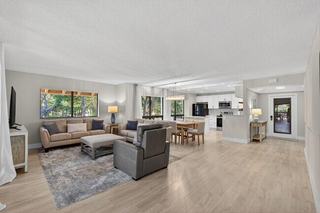 Building Photo - 419 Brackenwood Ln S