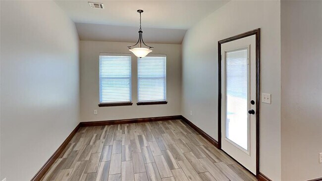 Building Photo - 14000 Northwood Village Dr