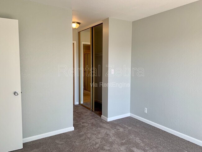 Building Photo - 1592 Ashwood Dr