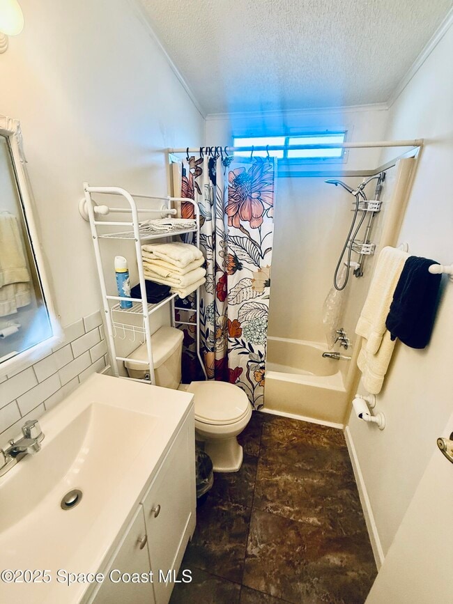 Building Photo - 2399 Coconut Palm Dr