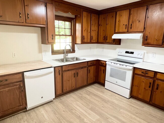 Building Photo - 3bdr 2bth home in the heart of Poquoson