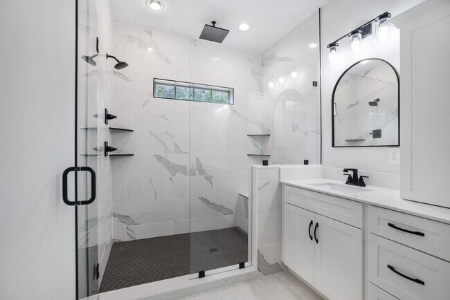 Building Photo - 3 Bedroom Home For Rent Near Dover Road!