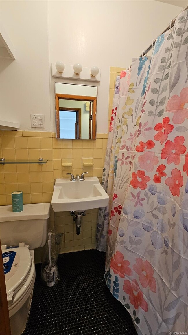 Building Photo - 229 Monitor St