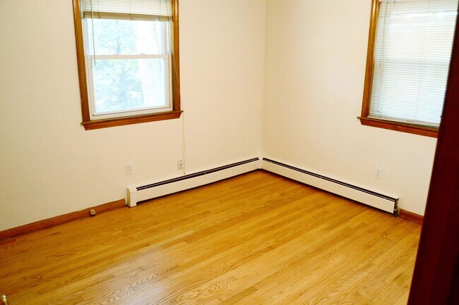 Building Photo - 279 Poe Dr