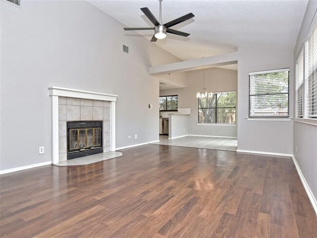 Building Photo - 813 Primrose Ln