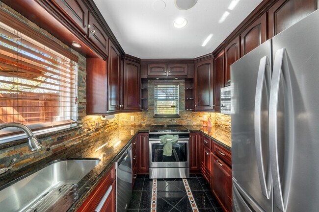 Building Photo - 768 Worthshire St