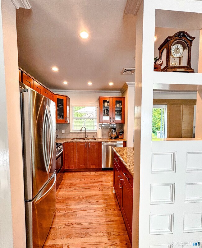 Building Photo - 120 Pilgrim Dr