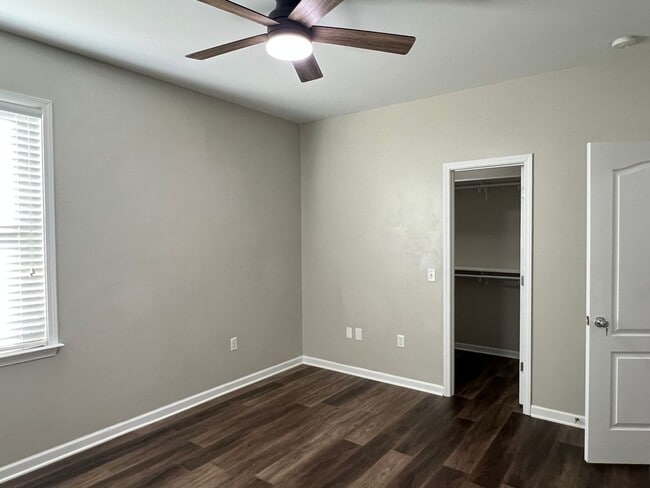 Building Photo - Beautiful Home w/Lots of Extras