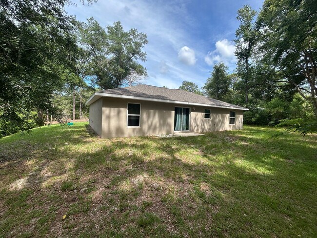 Building Photo - Rainbow Acres 3/2 Large Lot and Garage