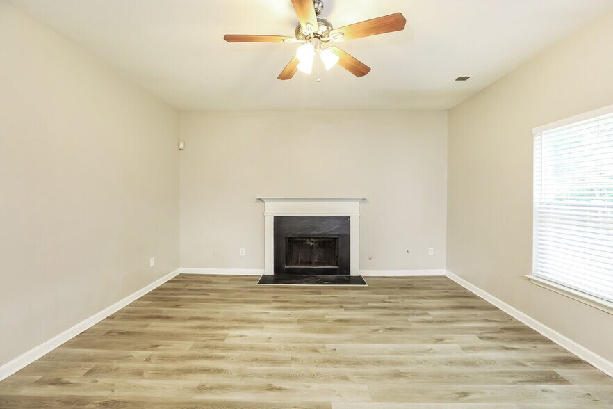Building Photo - 3112 Berthas Overlook