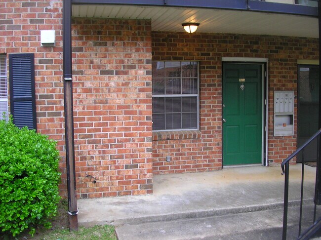 Building Photo - 500 Wimbledon Ct