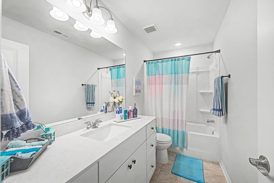 Building Photo - 2784 Nottingham Dr