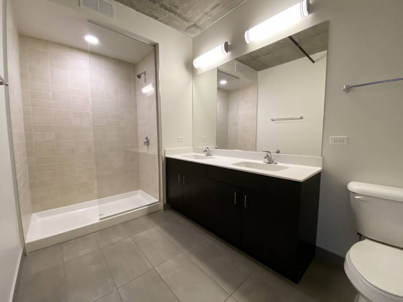 Building Photo - 3198 N Clark St