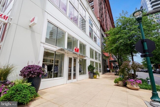 Building Photo - 930 Rose Ave