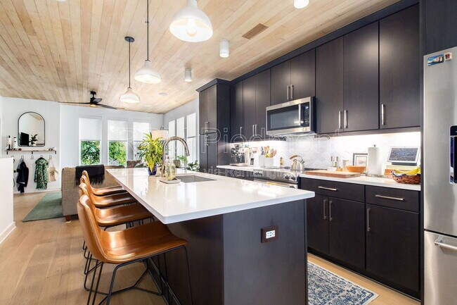 Building Photo - 395 Pratt Dr SE