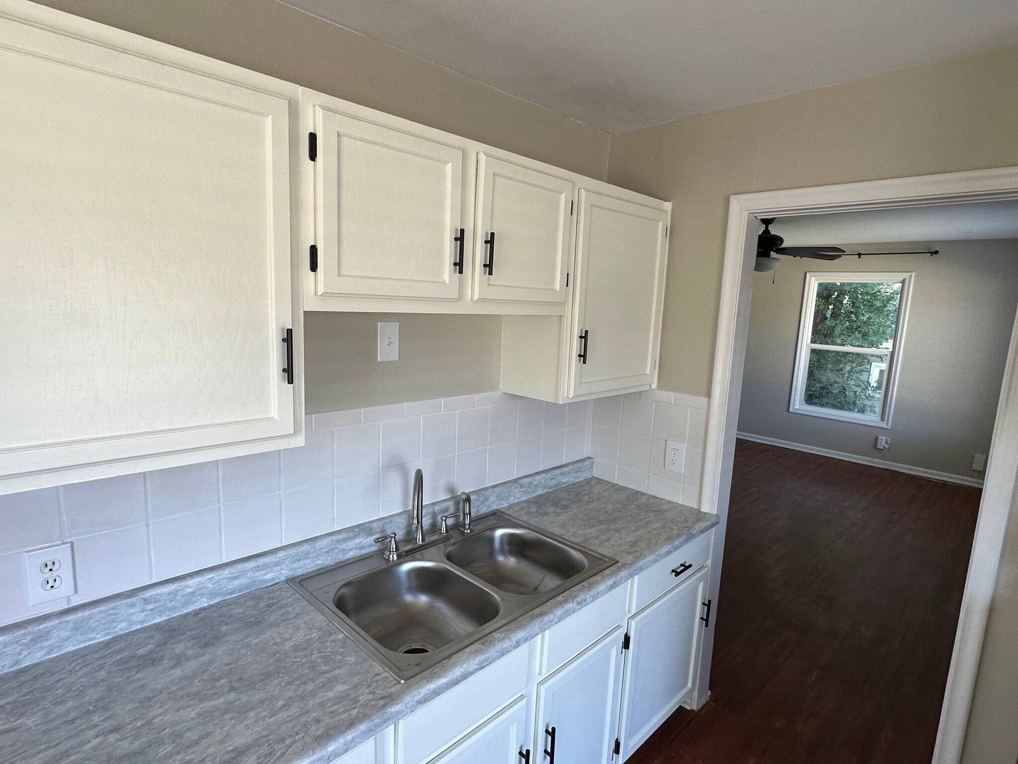 Building Photo - 1463 W Arapahoe Ave