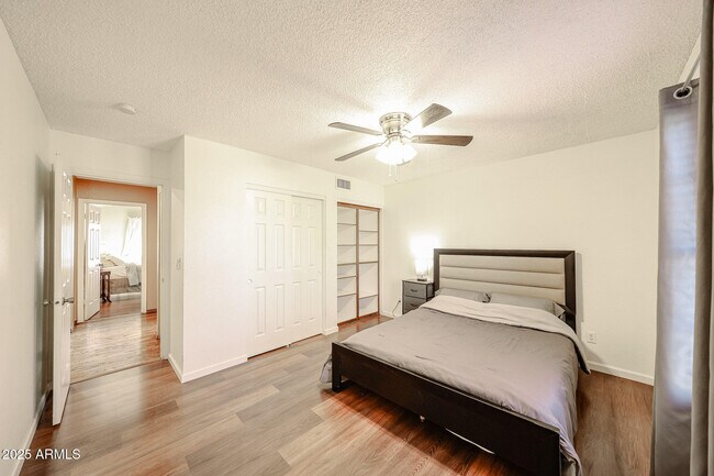 Building Photo - 5440 W Beryl Ave