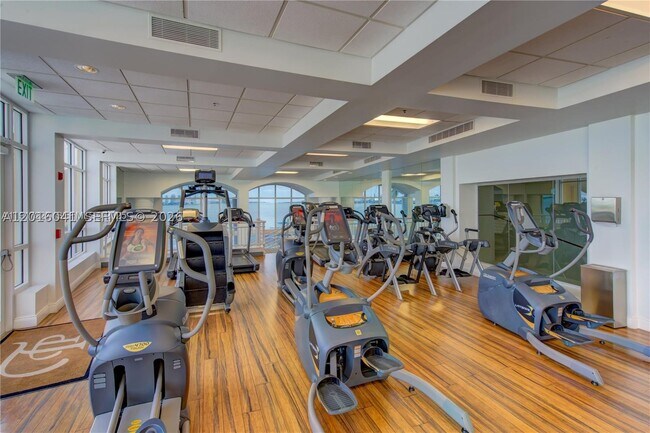 Building Photo - 808 Brickell Key Dr