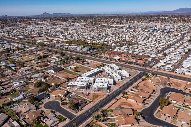 Building Photo - 432 S 32nd St