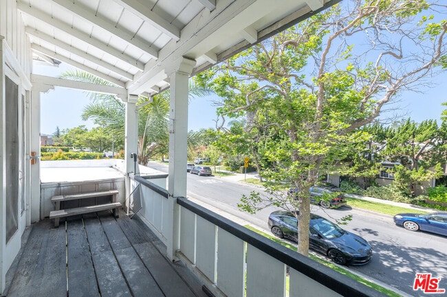 Building Photo - 1010 S Point View St