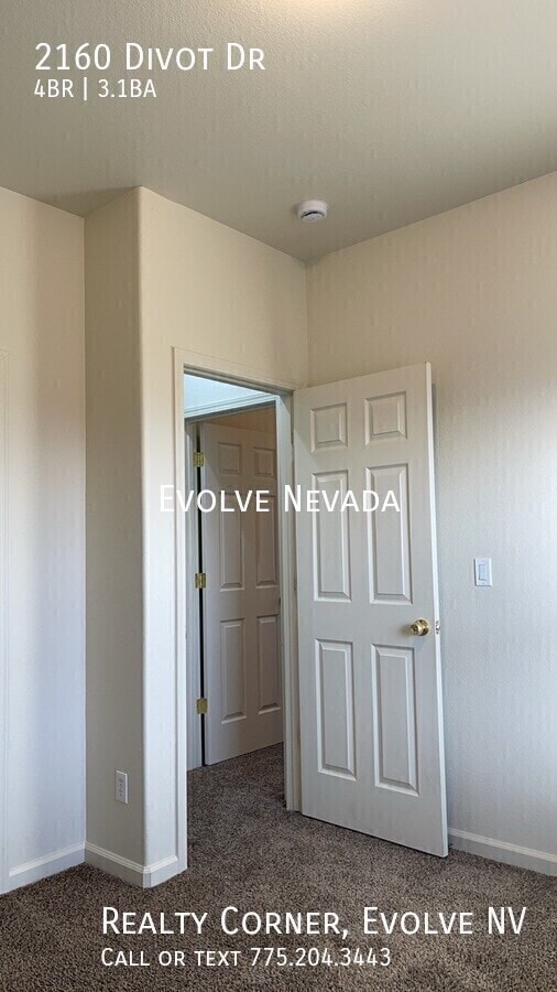 Building Photo - 2160 Divot Dr