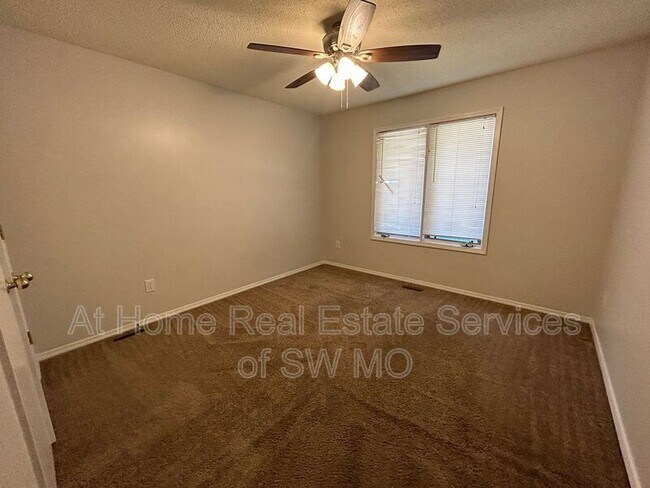 Building Photo - 4146 S Parkcrest Ave