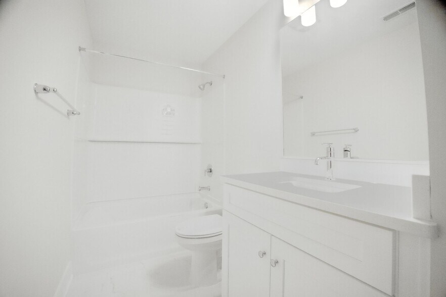 Building Photo - 41 Sequoia Dr