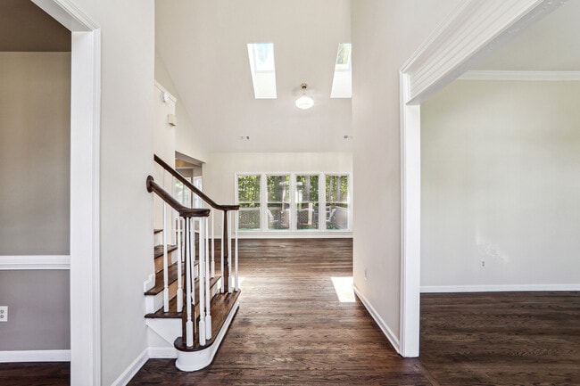 Building Photo - 845 Highmeade Dr