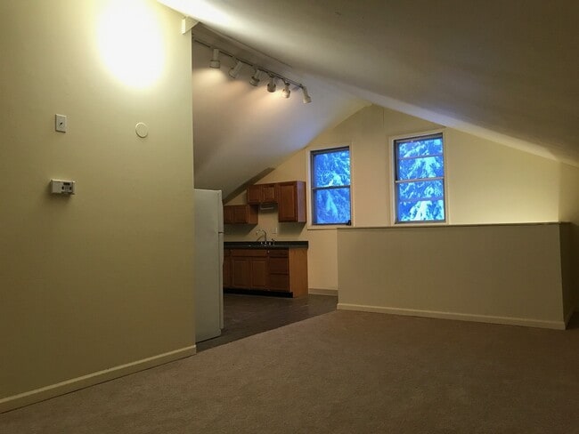 Building Photo - 147 Hunt Ct