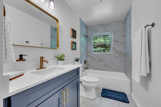 Building Photo - 917 S Forrest Dr