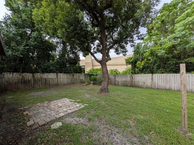 Building Photo - 313 Granada Dr