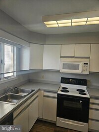 Building Photo - 19 Henlopen Gardens