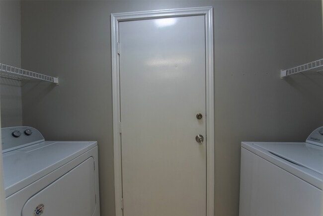 Building Photo - 13715 Ludgate Pass