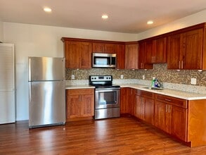 Building Photo - Lam, Clyde or Patcharee