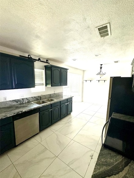 Building Photo - 6524 Blue Grass Dr