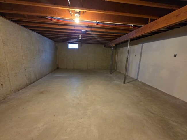 Building Photo - Three Bedroom Home in Battle Creek