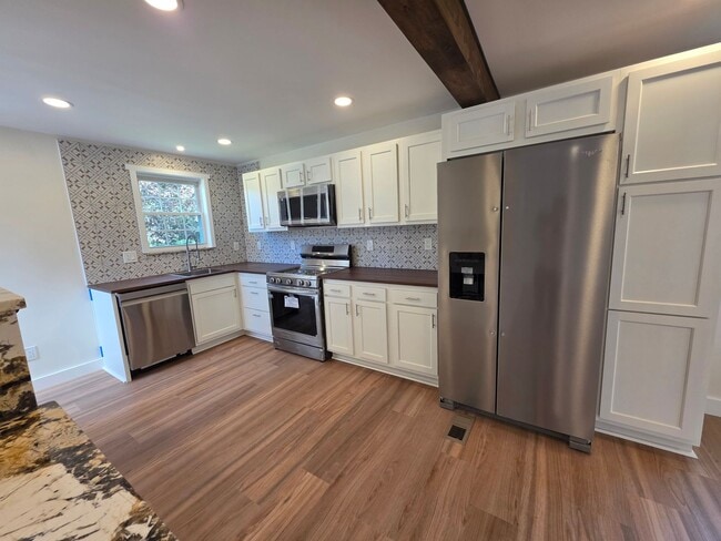 Building Photo - Fully Updated 3-bedroom, 2-bathroom house for rent in North Allegheny School District!