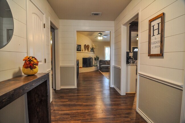 Building Photo - Beautiful 4 Bed 2.5 Bath in South Lubbock!