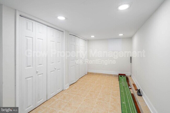 Building Photo - 1038 S Bouvier St