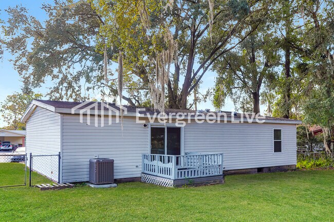 Building Photo - 7807 Knoll Dr N