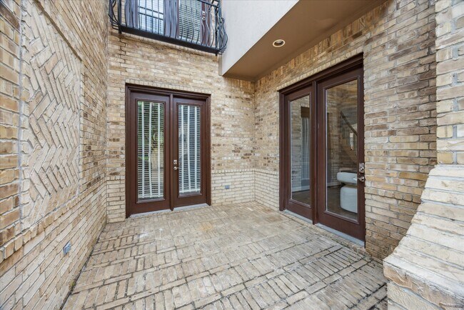 Building Photo - 5826 Santa Fe Springs Dr