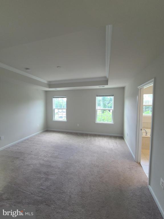 Building Photo - 1006 Valley Run Dr