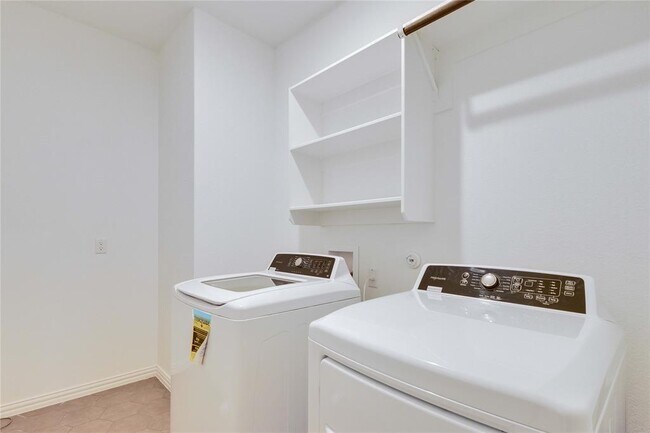 Building Photo - 18104 Clairess Ln